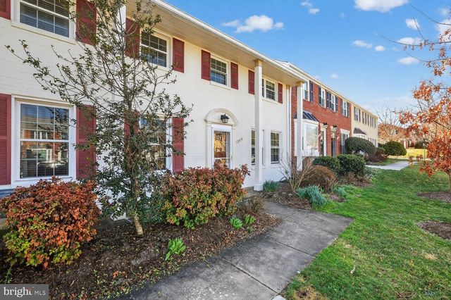 2515 N DEARING ST, Alexandria, VA 22302