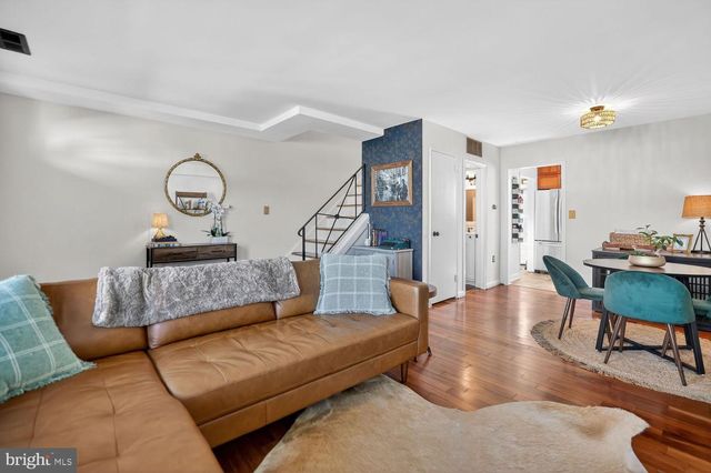 2515 N DEARING ST, Alexandria, VA 22302