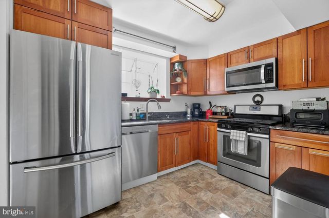 2515 N DEARING ST, Alexandria, VA 22302