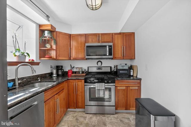 2515 N DEARING ST, Alexandria, VA 22302