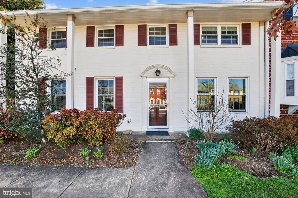 2515 N DEARING ST, Alexandria, VA 22302