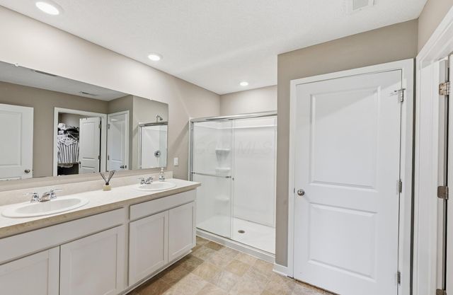 3823 Alledonia Drive, Grove City, OH 43123