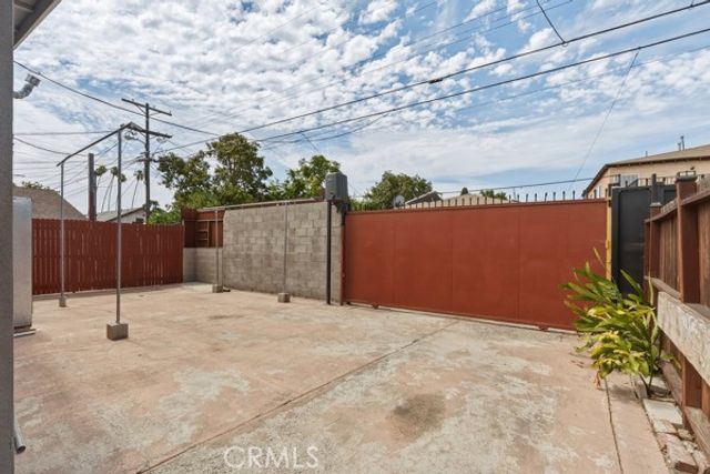 1464 E 23rd, Los Angeles, CA 90011