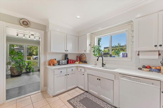 3410 Scenic Drive, Redding, CA 96001