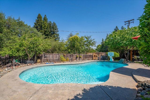 3410 Scenic Drive, Redding, CA 96001