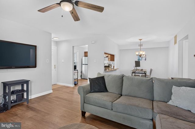 2001A DENHAM CT, Mount Laurel, NJ 08054