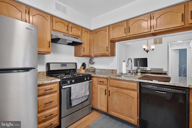 2001A DENHAM CT, Mount Laurel, NJ 08054
