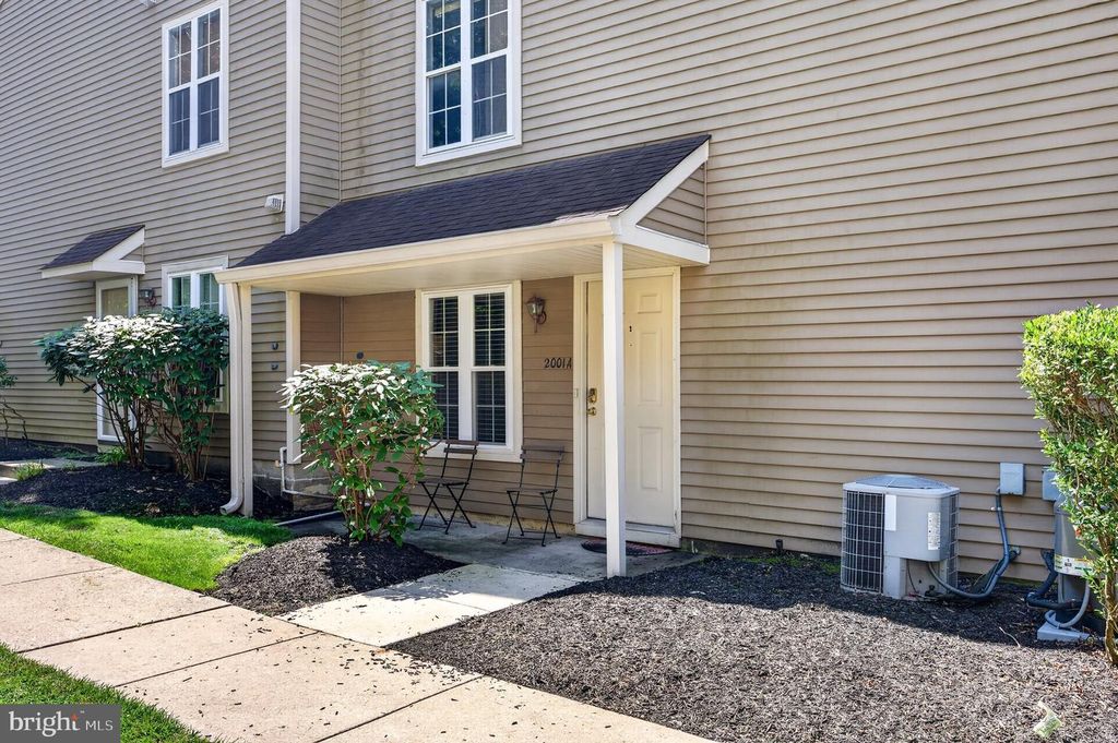 2001A DENHAM CT, Mount Laurel, NJ 08054