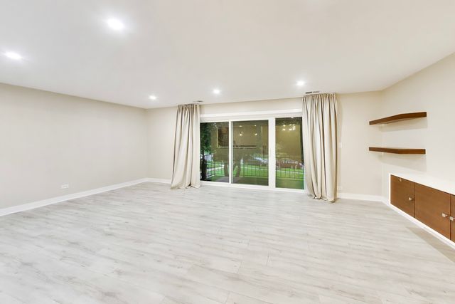 1030 S Fernandez Avenue 2B, Arlington Heights, IL 60005