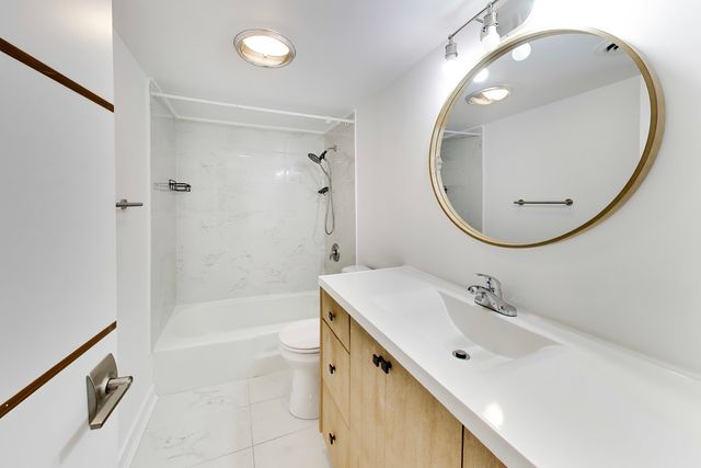1030 S Fernandez Avenue 2B, Arlington Heights, IL 60005