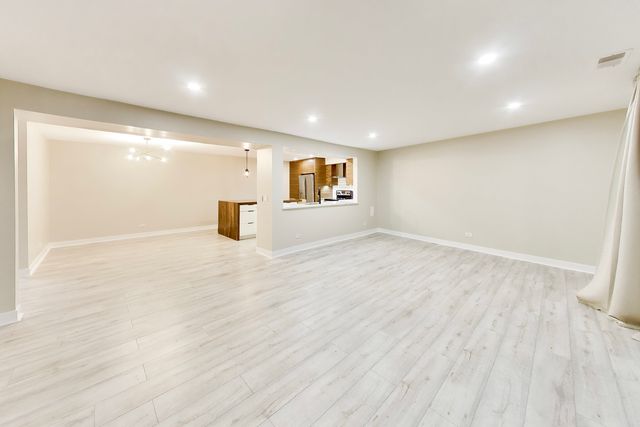 1030 S Fernandez Avenue 2B, Arlington Heights, IL 60005