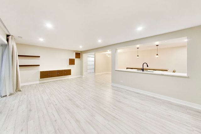 1030 S Fernandez Avenue 2B, Arlington Heights, IL 60005