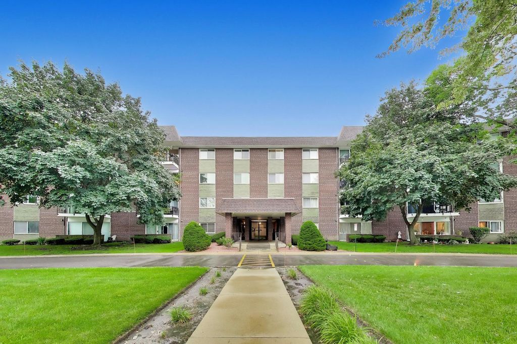 1030 S Fernandez Avenue 2B, Arlington Heights, IL 60005