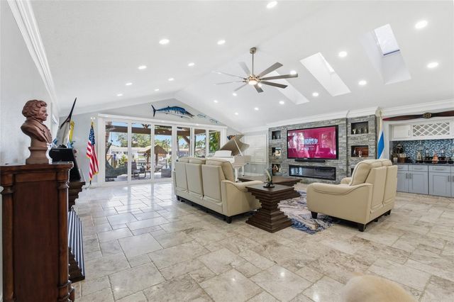 3874 48TH AVENUE S, St Petersburg, FL 33711