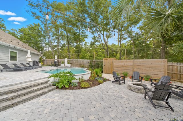 30 Hammock Oaks Boulevard, Freeport, FL 32439