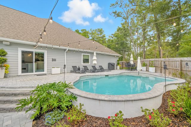 30 Hammock Oaks Boulevard, Freeport, FL 32439