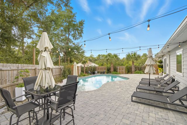 30 Hammock Oaks Boulevard, Freeport, FL 32439