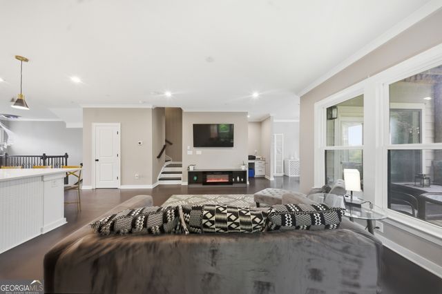 2087 Holtz Lane, Atlanta, GA 30318