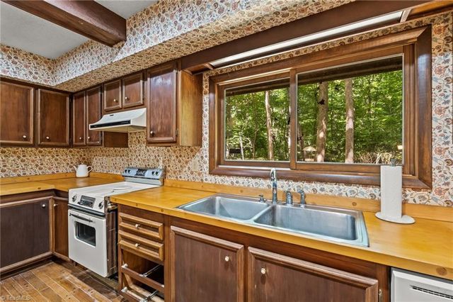 5718 Oak Tree Road, Greensboro, NC 27455