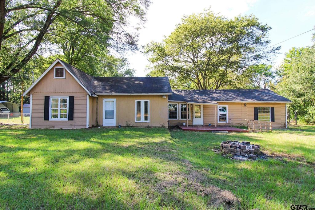 407 Pace St, Naples, TX 75568