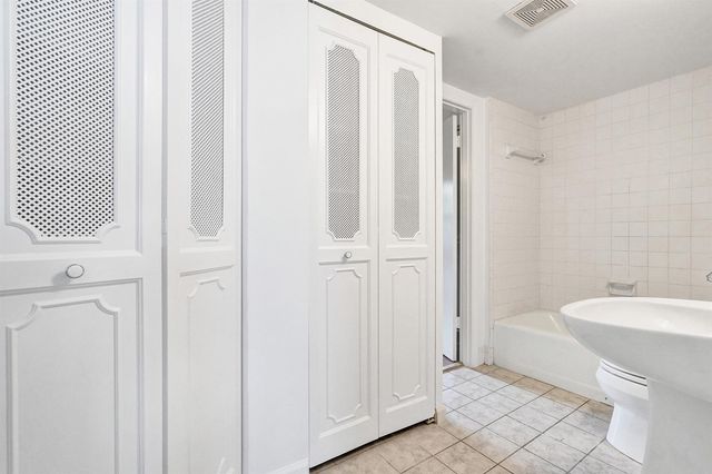 304 Golfview Road 304, North Palm Beach, FL 33408