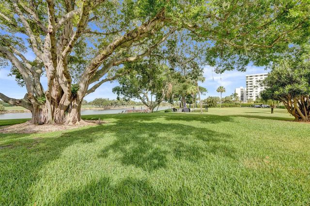 304 Golfview Road 304, North Palm Beach, FL 33408