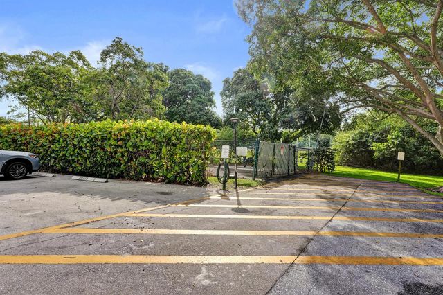 304 Golfview Road 304, North Palm Beach, FL 33408