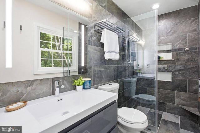 4618 GUINEA RD, Fairfax, VA 22032