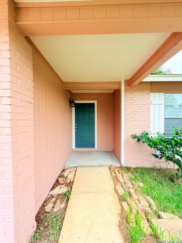 9319 Cliff Point Dr, San Antonio, TX 78250
