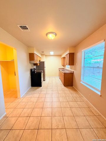 9319 Cliff Point Dr, San Antonio, TX 78250