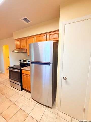 9319 Cliff Point Dr, San Antonio, TX 78250