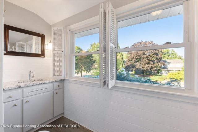 1232 Hitching Post Road, East Lansing, MI 48823