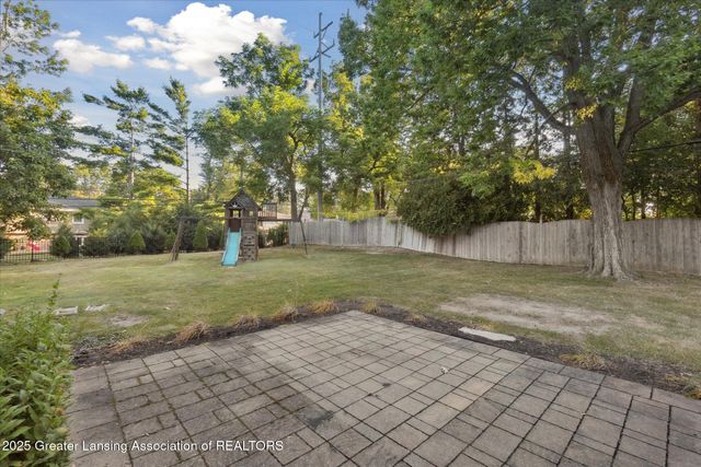 1232 Hitching Post Road, East Lansing, MI 48823