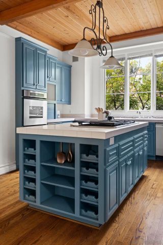 1631 Mimulus Way, La Jolla, CA 92037