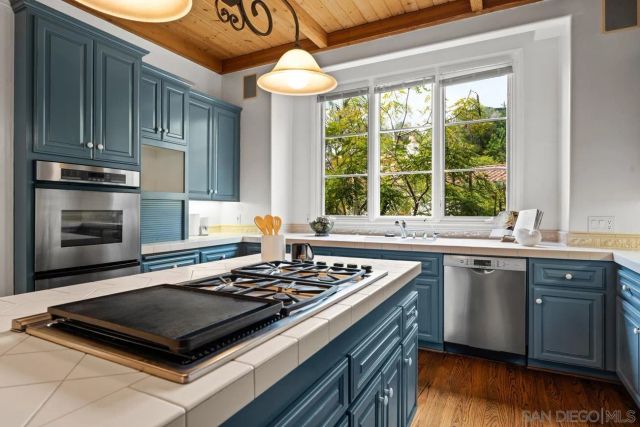 1631 Mimulus Way, La Jolla, CA 92037