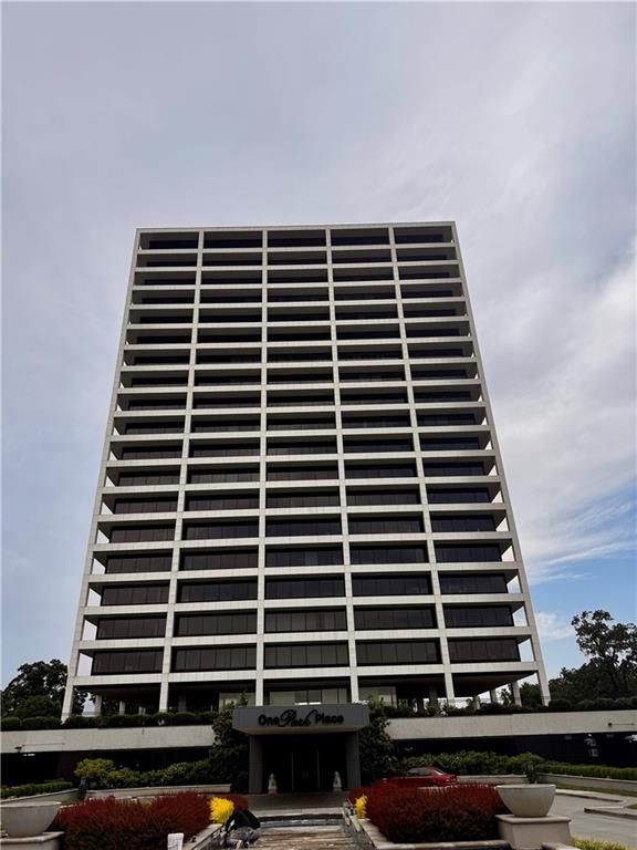 700 W 31st Street 407, Kansas City, MO 64108