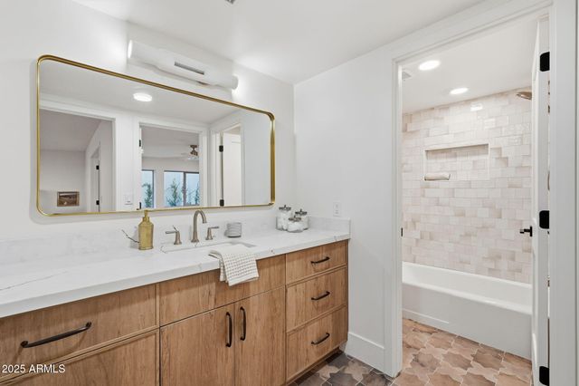 2173 E LA VIEVE Lane, Tempe, AZ 85284