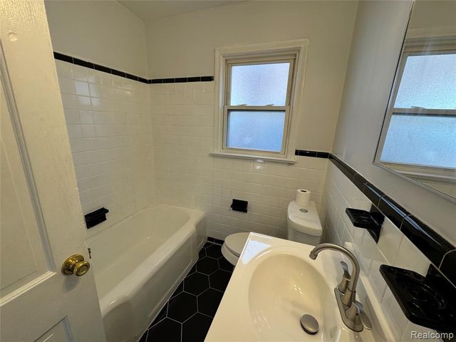 19395 Fairport Street, Detroit, MI 48205