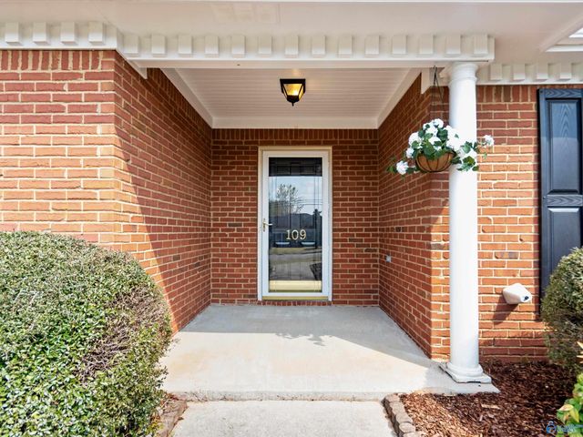 109 Cedar Glen Drive, Huntsville, AL 35811