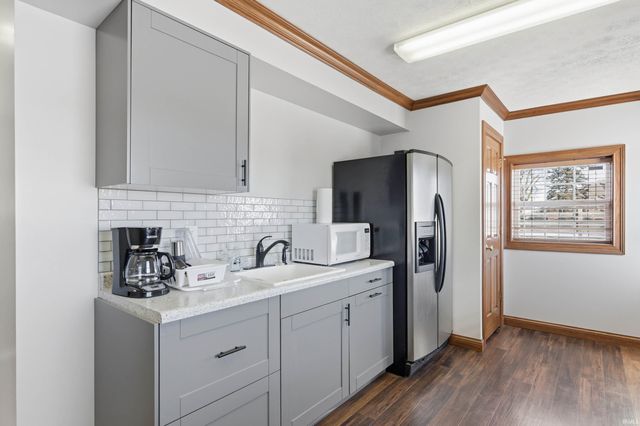 6201 S Cowan Road, Muncie, IN 47302