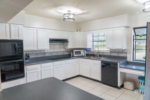 14333 Oak Knoll Drive, Bay Minette, AL 36507