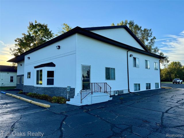 5046 DAVISON Road, Burton, MI 48509