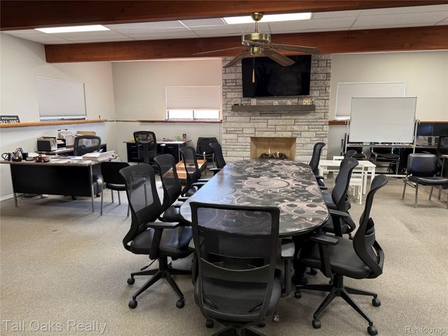 5046 DAVISON Road, Burton, MI 48509