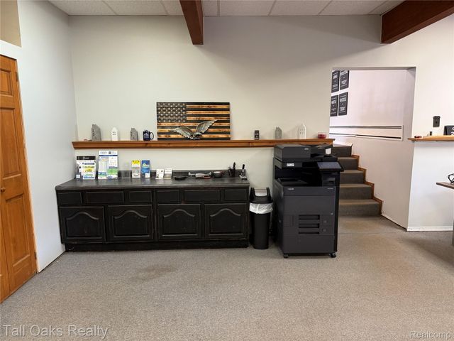 5046 DAVISON Road, Burton, MI 48509