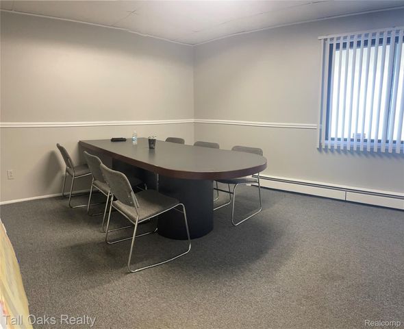 5046 DAVISON Road, Burton, MI 48509