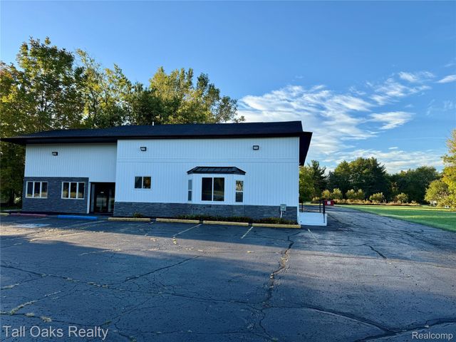 5046 DAVISON Road, Burton, MI 48509