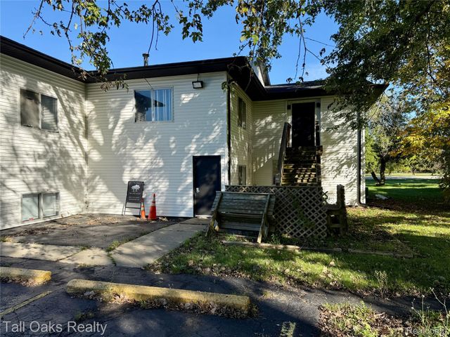 5046 DAVISON Road, Burton, MI 48509