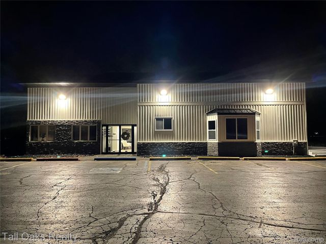 5046 DAVISON Road, Burton, MI 48509