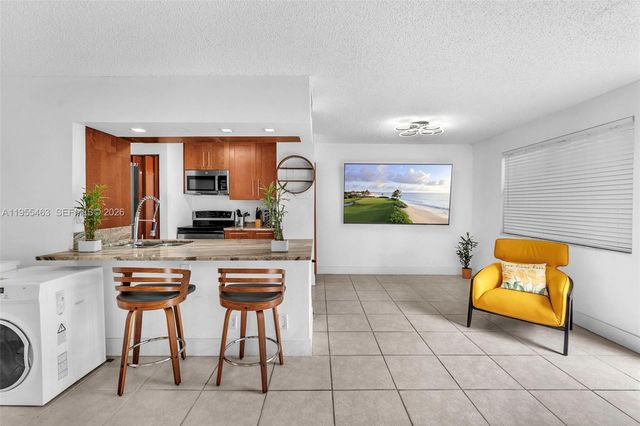 8606 SW 3rd Street 103, Pembroke Pines, FL 33025