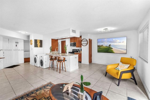 8606 SW 3rd Street 103, Pembroke Pines, FL 33025